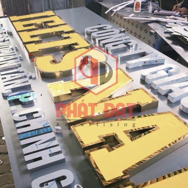 Gia công chữ quảng cáo nhôm nổi (có gờ)