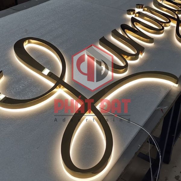 Kiểm tra chất lượng và bàn giao gia công chữ quảng cáo nhôm