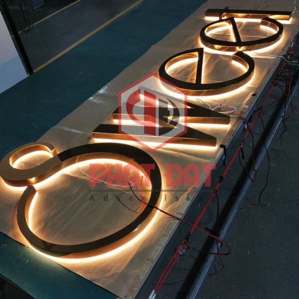 Thiết kế và chọn chất liệu gia công chữ quảng cáo nhôm phù hợp