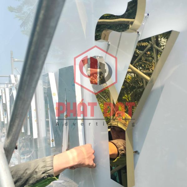 Ưu điểm của gia công biển chữ quảng cáo nhôm