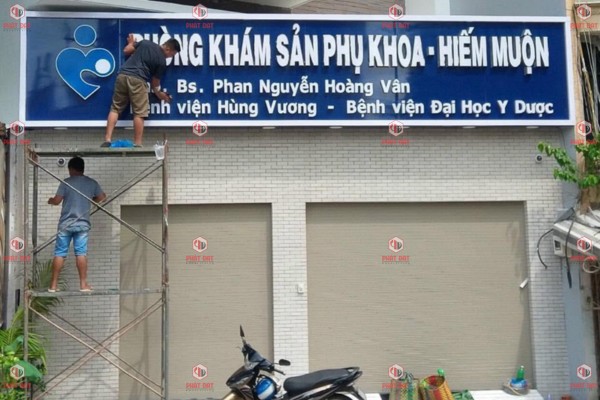 Sử dụng vật liệu kém chất lượng để làm biển hiệu quảng cáo giá rẻ quận 2