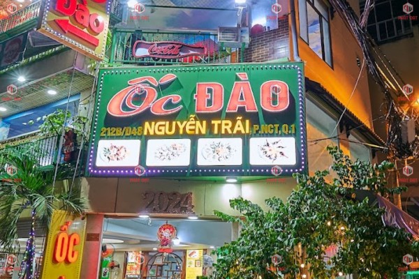 Tác động của môi trường và con người làm giảm tuổi thọ biển hiệu